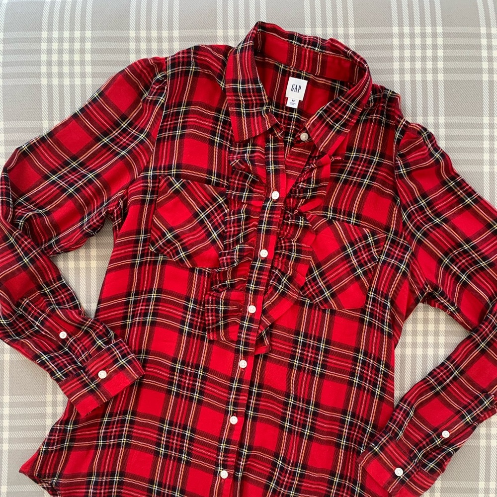 ⭐️ GAP ⭐️ plaid ruffle trim pocket shirt